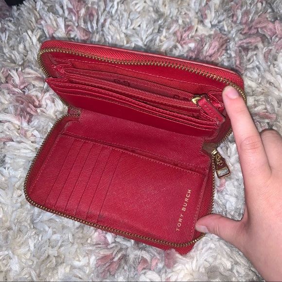 Tory Burch red Robinson wallet - Picture 6 of 6